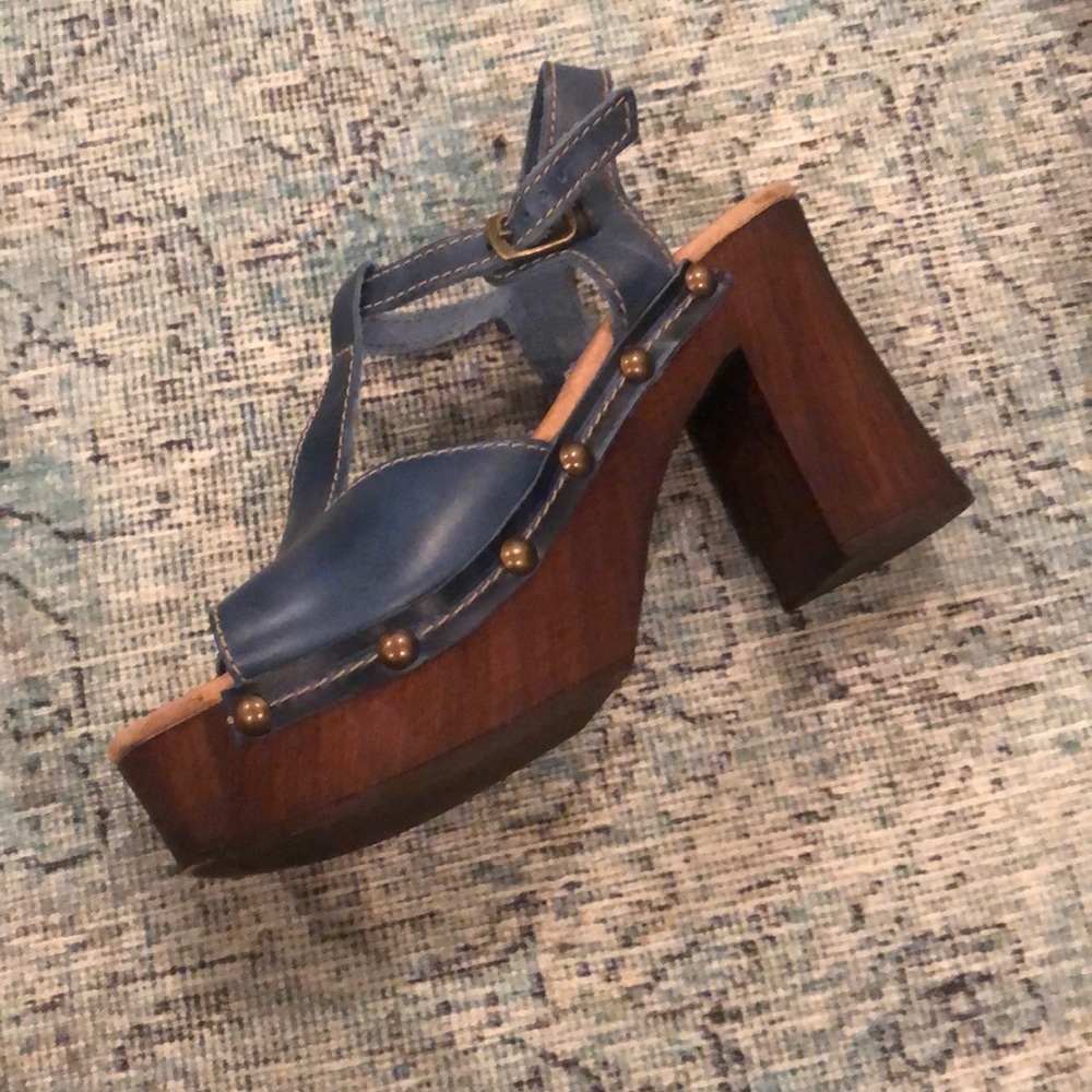 Sbicca denim blue platform heels